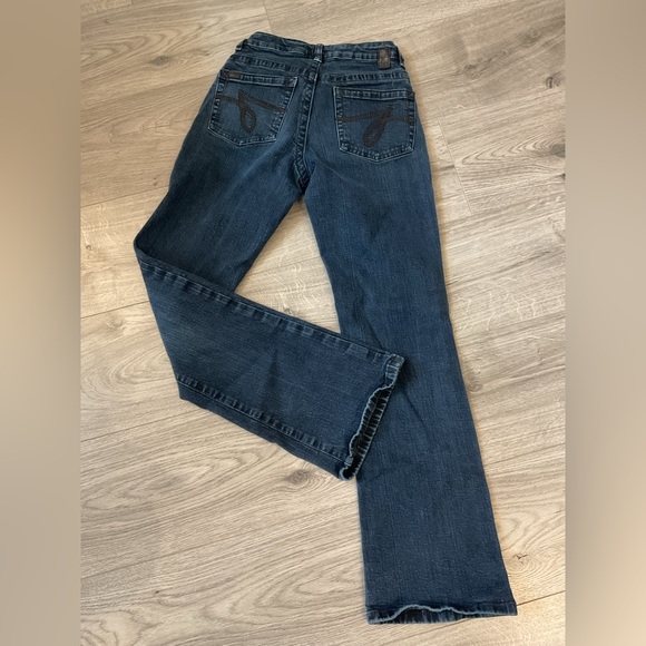 JAG Petite with stretch boot/flare Jeans. . - Picture 3 of 9